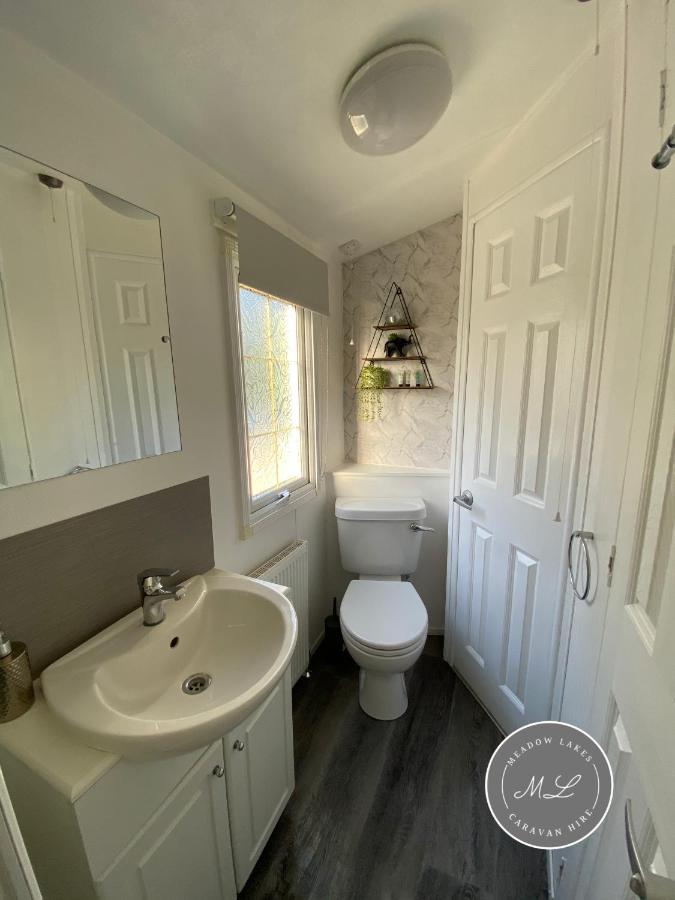 צ'אפל סנט לאונרדס Palm Grove 2- Golden Palm - Pet Friendly, Wifi, Bed Linen, Central Heating - Meadow Lakes Caravan & Lodge Hire מראה חיצוני תמונה
