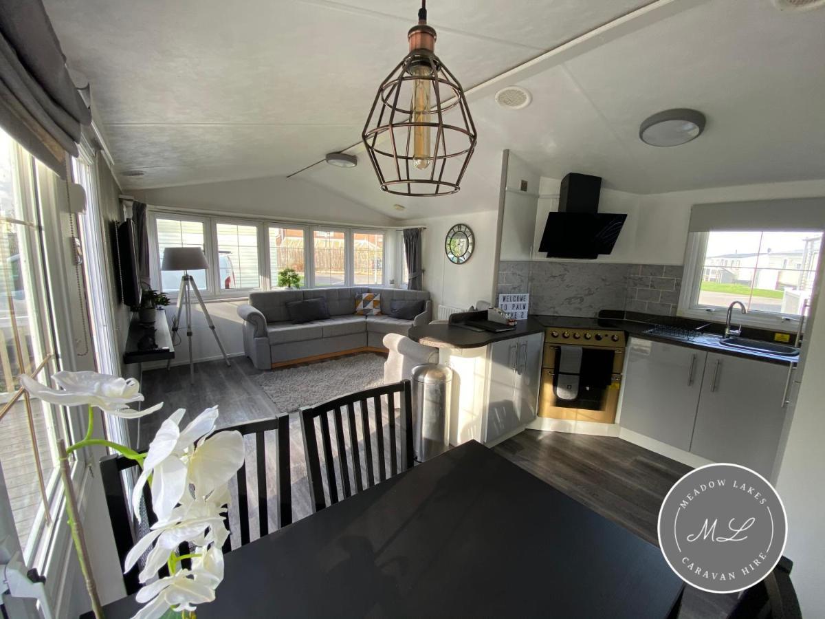 צ'אפל סנט לאונרדס Palm Grove 2- Golden Palm - Pet Friendly, Wifi, Bed Linen, Central Heating - Meadow Lakes Caravan & Lodge Hire מראה חיצוני תמונה